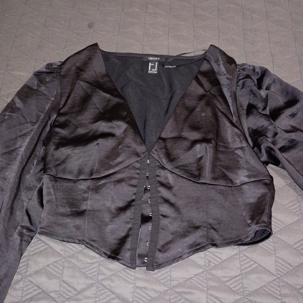 Forever 21 Black Long-Sleeve Crop Top